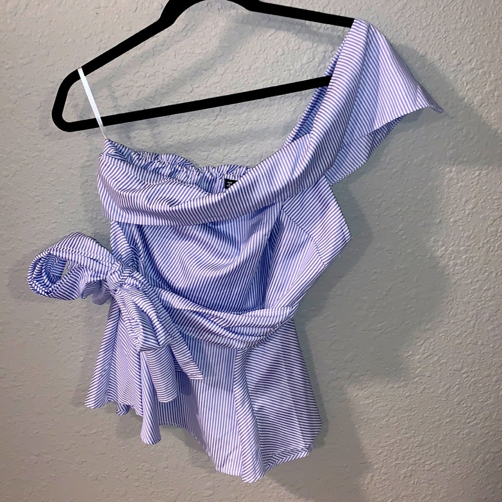 Cold shoulder top